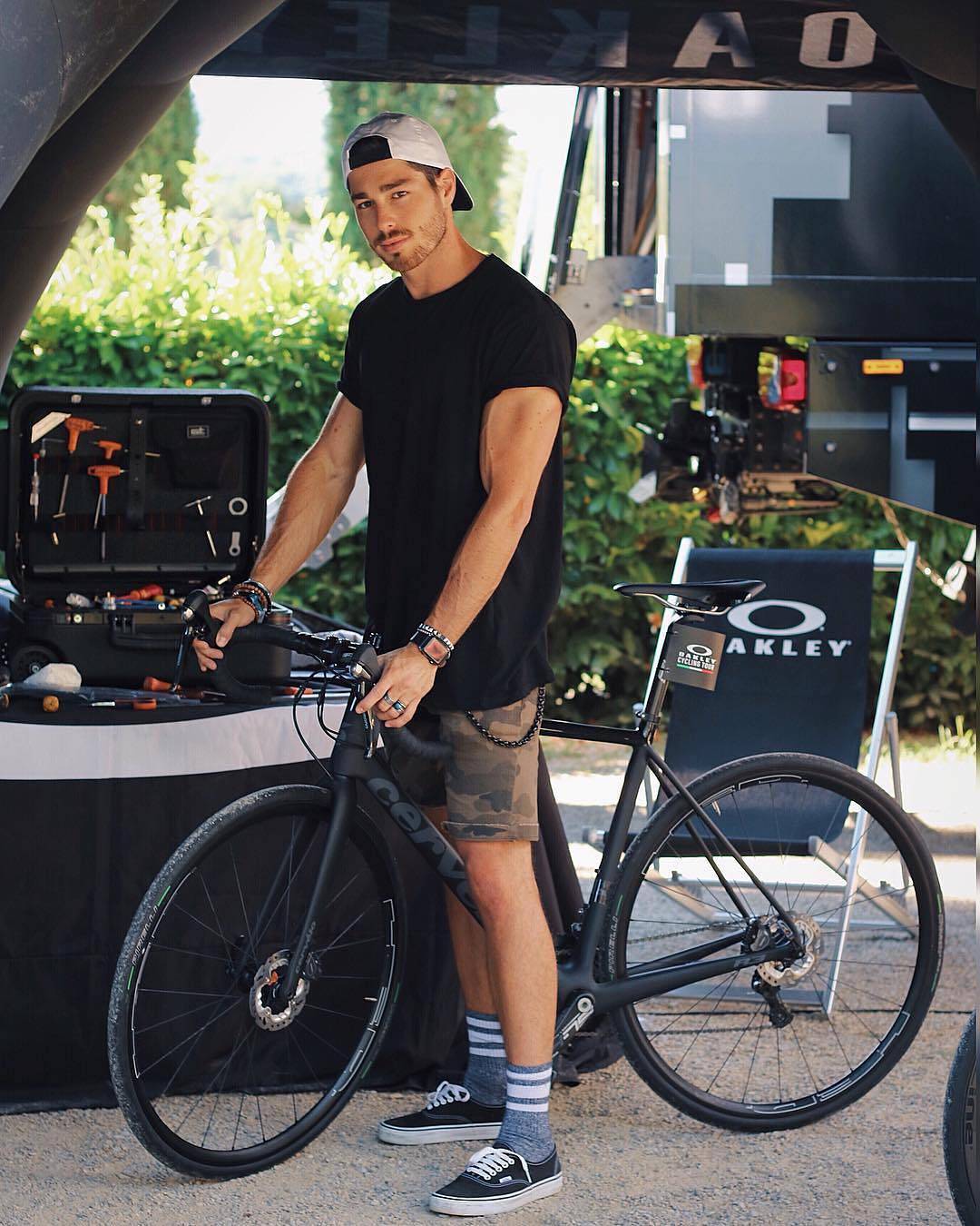 Grazie @oakleybike per aver scelto Villa Barberino 🚴🏽‍♂️️ Luca Vezil è uno dei volti di questa tappa @OakleyCyclingTour 🚴🏻‍♀️ Repost di @lucavezil ️ —————————-
•
•