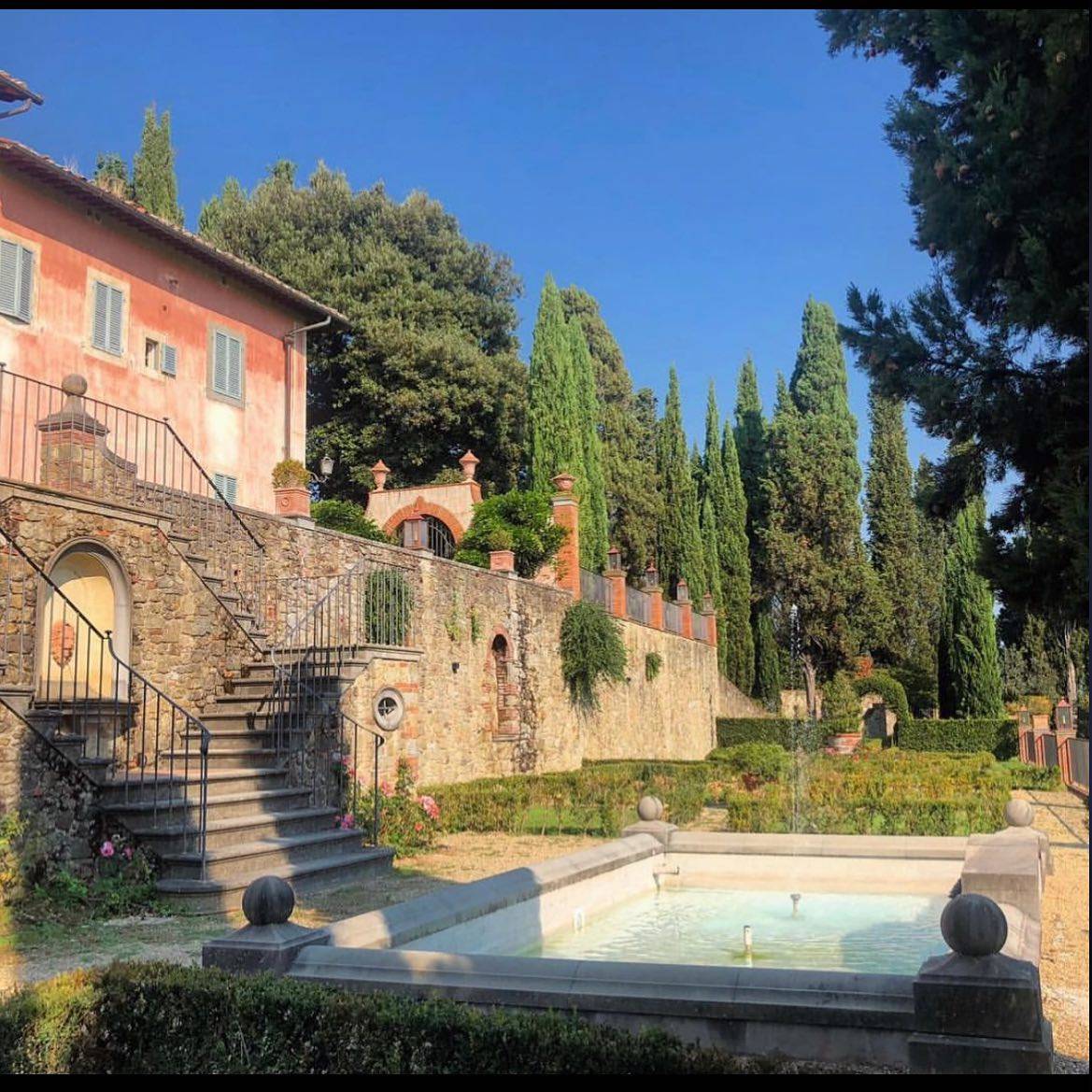 Prenditi una pausa dalla vita frenetica, e vieni a “respirare la bellezza” a Villa Barberino

.
.
.
.
.
.
.
.